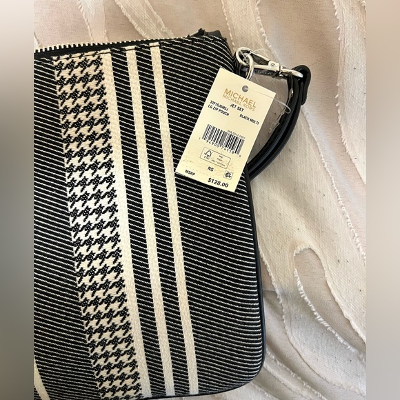 Michael Kors LG Zip Pouch - Picture 3 of 3